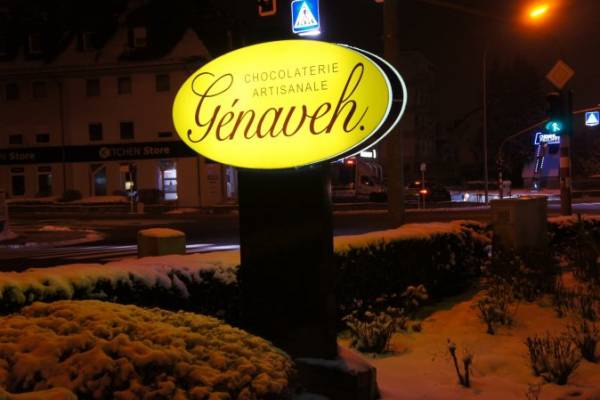 genaveh chocolaterie totem lumineux