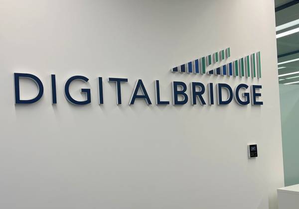 digital bridge, luxembourg, logo relief, plexiglas, laser cutting, découpe