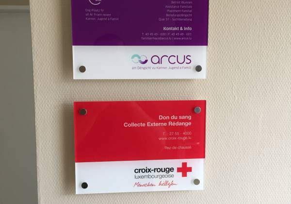 plaque Croix-Rouge / Arcus
