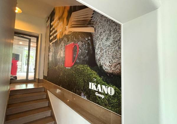 ikano, luxembourg, décoration murale, textes et logo 3d, découpe laser, plexiglas blanc