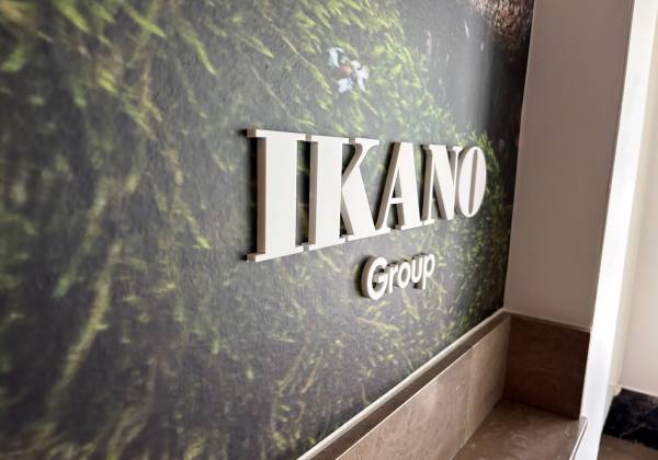 ikano, luxembourg, wall decor, textes et logo 3d, laser cuting, plexiglas blanc