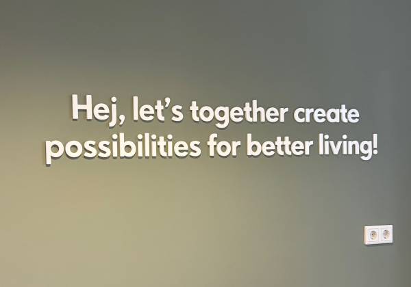 ikano, luxembourg, décoration murale, textes 3d, découpe laser, trotec, plexiglas blanc