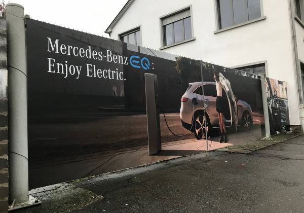 vous mercedes merbag panneau publicitaire