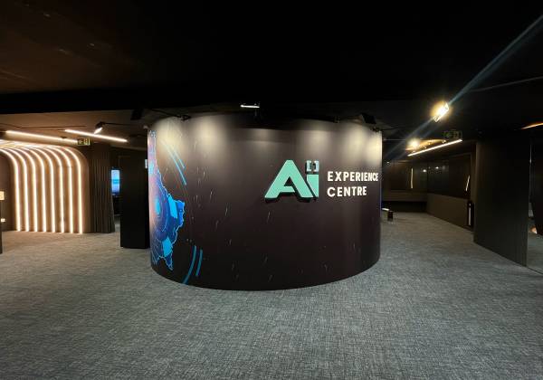 LHOFT, AI EXPERIENCE CENTRE, Luxembourg gare, logo 3D, rétro éclairage, plexiglas, cnc, led