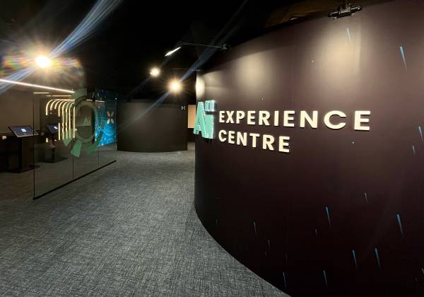 LHOFT, AI EXPERIENCE CENTRE, Luxembourg gare, décoration murale, vinyl wallwrap, colorado m-serie