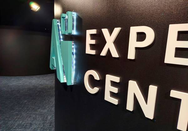 LHOFT, AI EXPERIENCE CENTRE, Luxembourg gare, décoration murale, vinyl wallwrap, colorado m-serie