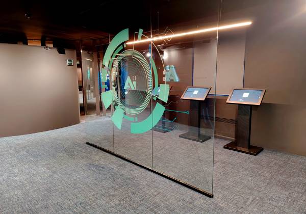 LHOFT, AI EXPERIENCE CENTRE, Luxembourg gare, glass decor, vinyl wallwrap, colorado m-serie