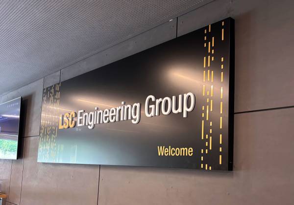 LSC ENGINEERING GROUP, enseigne, caisson lumineux, plexiglas, cnc, dibond