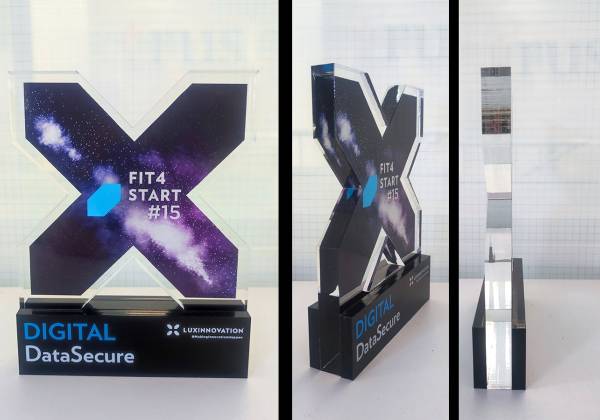 Luxinnovation, Nexus, fit4start, trophee, award, sur mesure, plexiglas, laser, trotec, colorado, acrylique