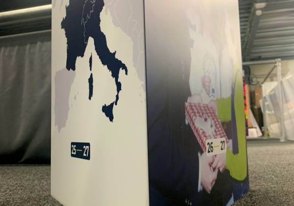 raiffeisen, totem, dibond, signage, digitalprint, colorado serie-m, communication