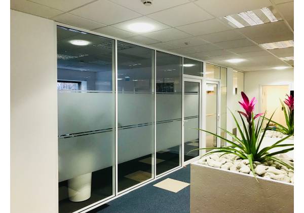 samsic sablé polymère sur cloison