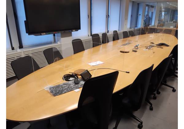 parois covid, meeting room, boardroom, plexiglas, fraisage