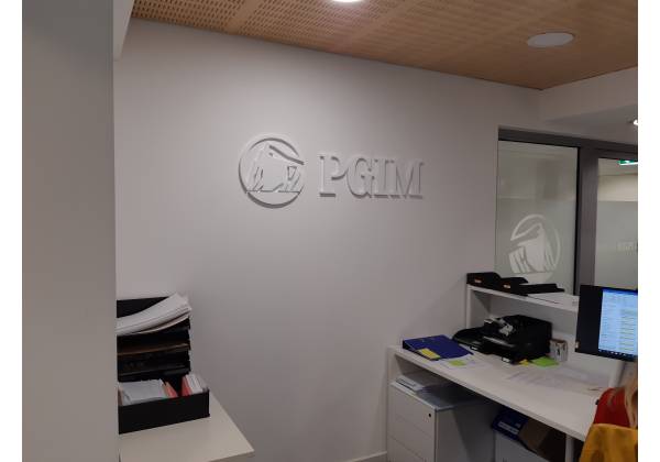 pgim lettres relief plexi
