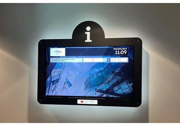 chambre de commerce, luxembourg, plexiglass, tvframe, monitor