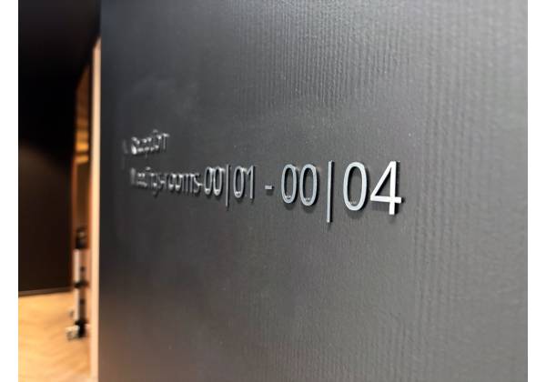 DLA PIPER, Luxembourg, signalétique, trotec, laser cutting