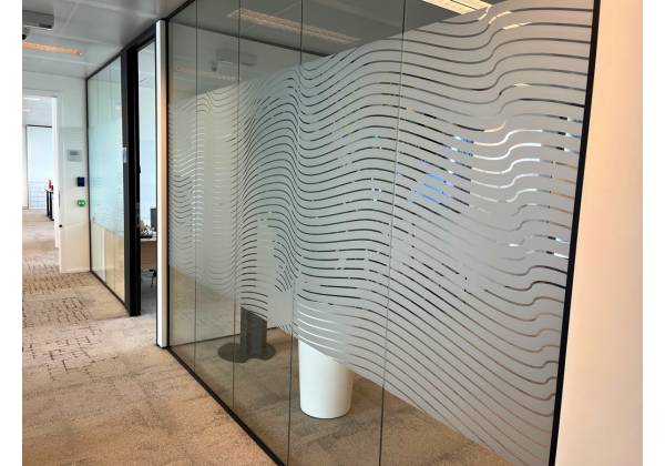 crestbridge, luxembourg, windows manifestations, frosted, vinyl