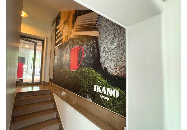 ikano, luxembourg, décoration murale, textes et logo 3d, découpe laser, plexiglas blanc