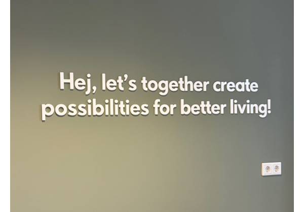 ikano, luxembourg, décoration murale, textes 3d, découpe laser, trotec, plexiglas blanc