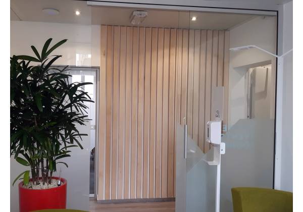 LUXEMBOURG CONVENTION BUREAU, liberté, fraisage, cnc, claustra, bois massif, décoration murale, office design