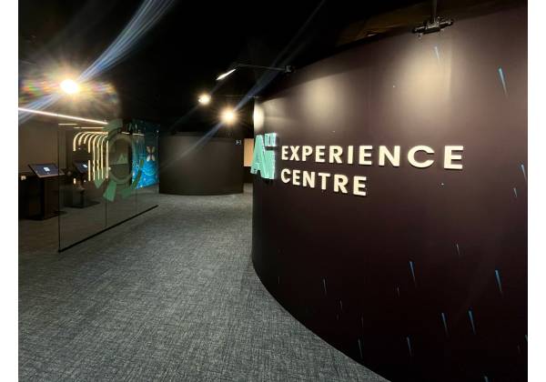 LHOFT, AI EXPERIENCE CENTRE, Luxembourg gare, décoration murale, vinyl wallwrap, colorado m-serie