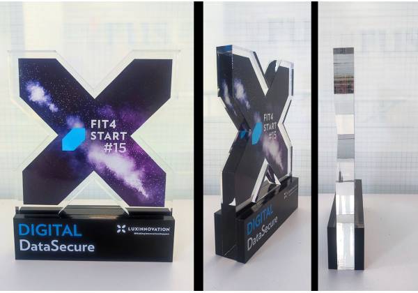Luxinnovation, Nexus, fit4start, trophee, award, sur mesure, plexiglas, laser, trotec, colorado, acrylique
