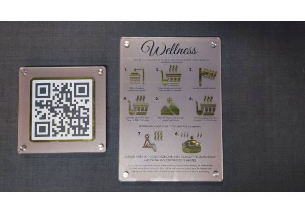 tignes, qrcode, signalétique, sign, laser cutting, chrome or, trolase