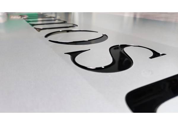 utmost, Niederanven, signalétique, aluminium anodisé, gravure, cnc, peinture