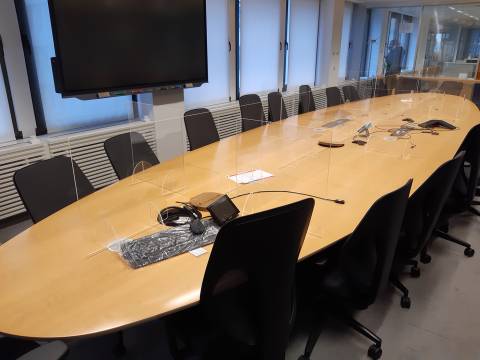 parois covid, meeting room, boardroom, plexiglas, fraisage