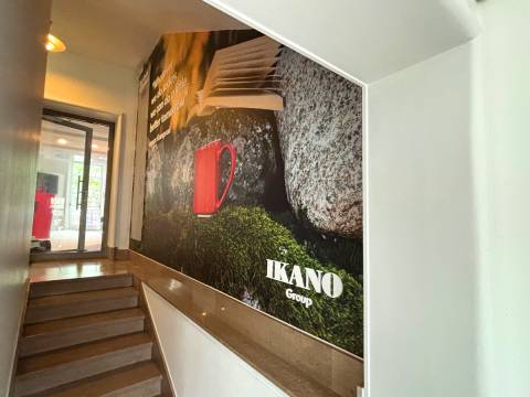 ikano, luxembourg, décoration murale, textes et logo 3d, découpe laser, plexiglas blanc