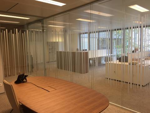 Bandes verticales en sablé (effet code-barres)