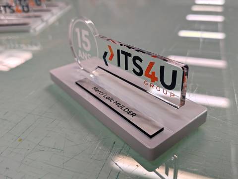 its4you, plexiglas, laser, impression UV, acrylique, trophée