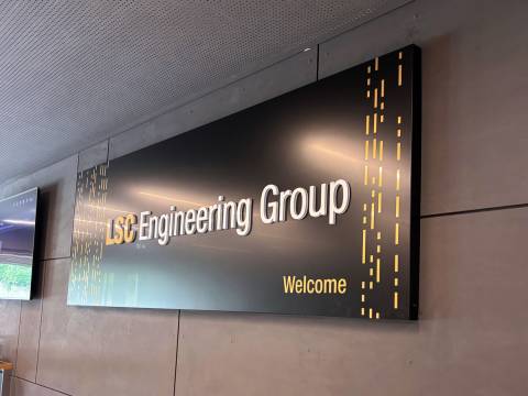 LSC ENGINEERING GROUP, enseigne, caisson lumineux, plexiglas, cnc, dibond