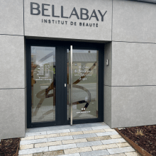 bellabay, logo 3d, plexiglas, cnc, fraisage, lettres relief, acrylique