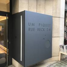 Restauration totem BNP - Um Piquet Rue Beck 2-4