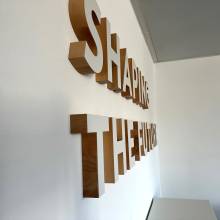 LUXEMBOURG CONVENTION BUREAU, gare, fraisage, cnc, logo 3D, bois massif, décoration murale, office design