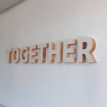 LUXEMBOURG CONVENTION BUREAU, gare, fraisage, cnc, logo 3D, bois massif, décoration murale, office design